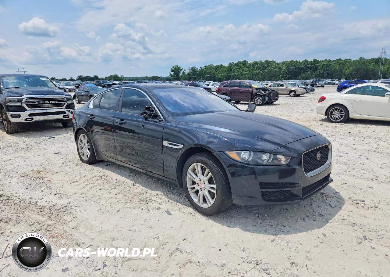 2018 Jaguar Xe 25T Premium VIN:SAJAD4FX0JCP28438 - 4