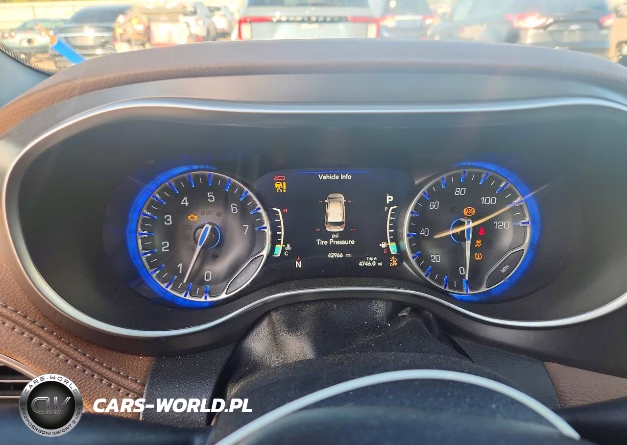 2020 Chrysler Pacifica Limited VIN:2C4RC1GG3LR104869 - 9