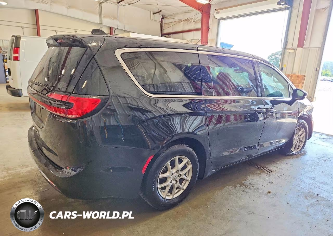 2025 Chrysler Pacifica Select VIN:2C4RC1BG1SR553649 - 3