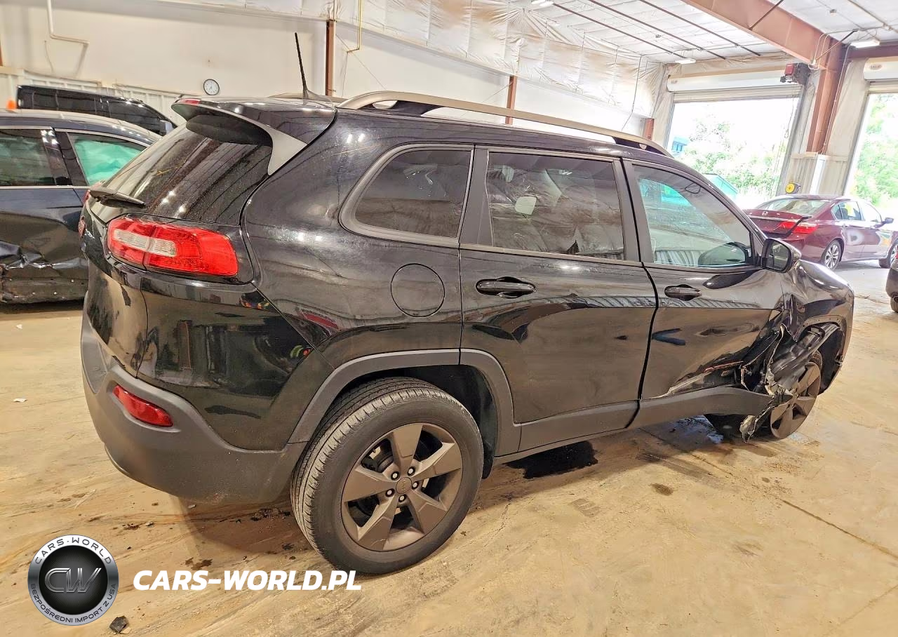 2017 Jeep Cherokee Latitude VIN:1C4PJMCB5HW574831 - 3