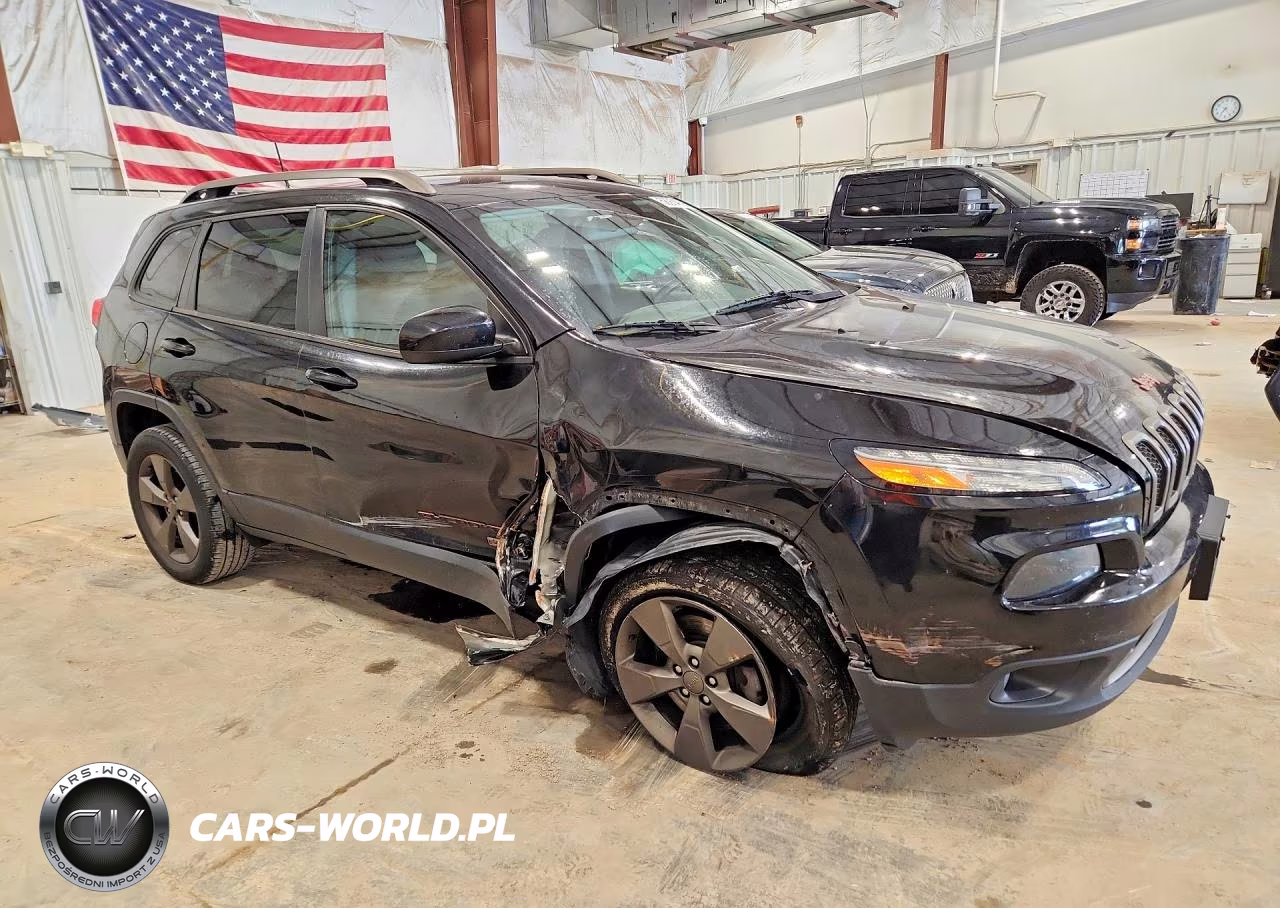 2017 Jeep Cherokee Latitude VIN:1C4PJMCB5HW574831 - 4