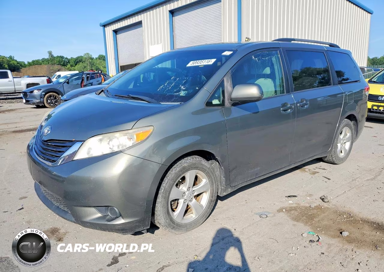 2012 Toyota Sienna Le – zdjęcie 1 z 13
