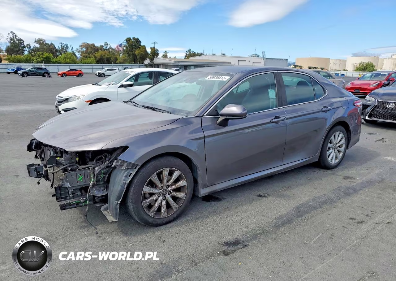 2018 Toyota Camry Le – zdjęcie 1 z 13