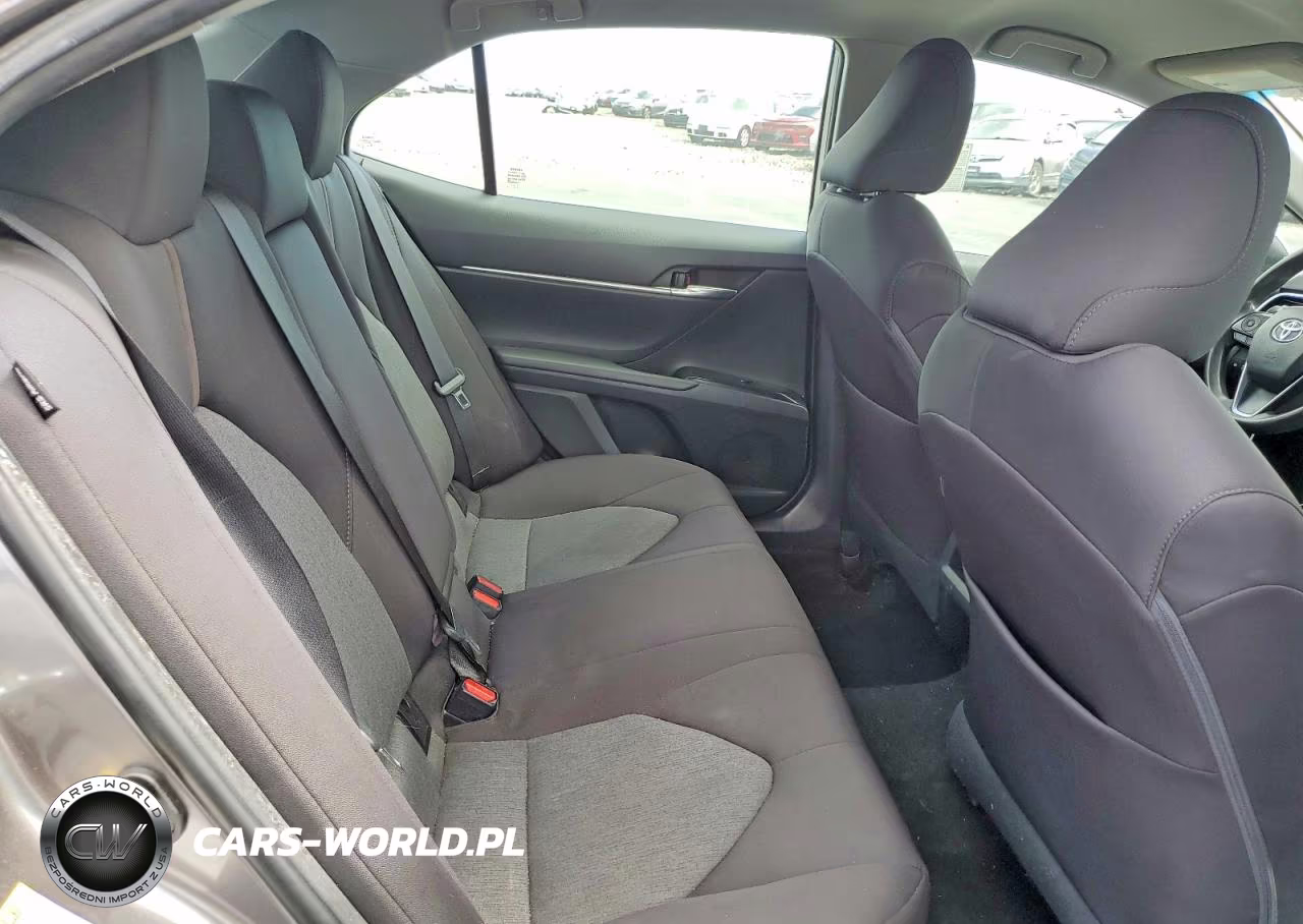 2018 Toyota Camry Le VIN:4T1B11HK5JU054305 - 10