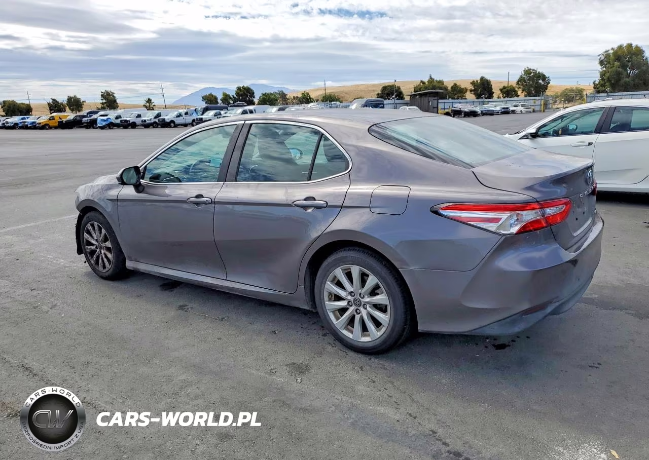 2018 Toyota Camry Le VIN:4T1B11HK5JU054305 - 2