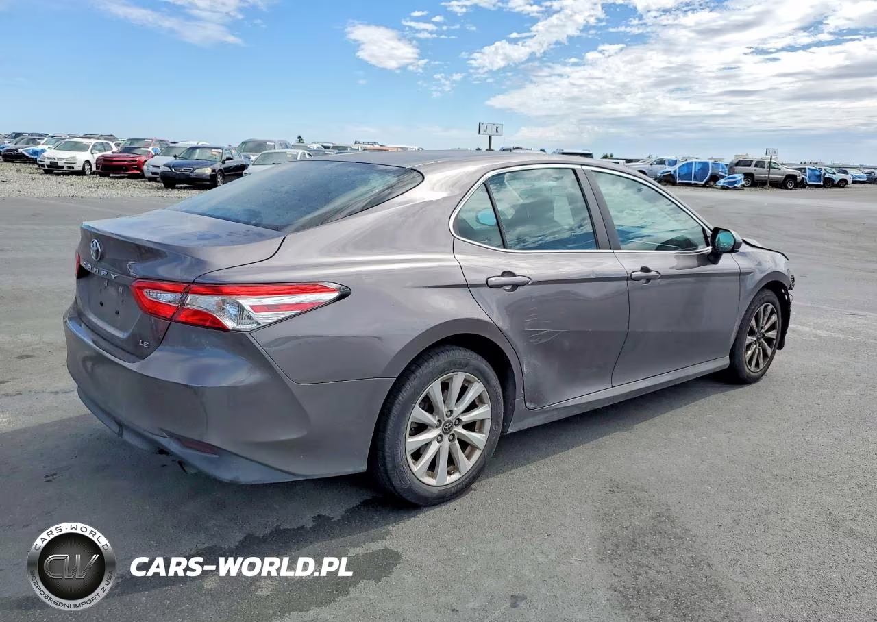 2018 Toyota Camry Le VIN:4T1B11HK5JU054305 - 3