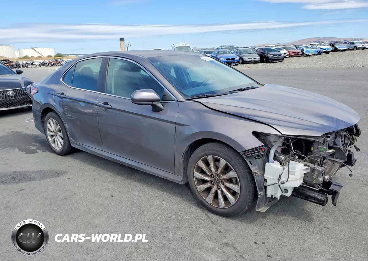 2018 Toyota Camry Le VIN:4T1B11HK5JU054305 - 4