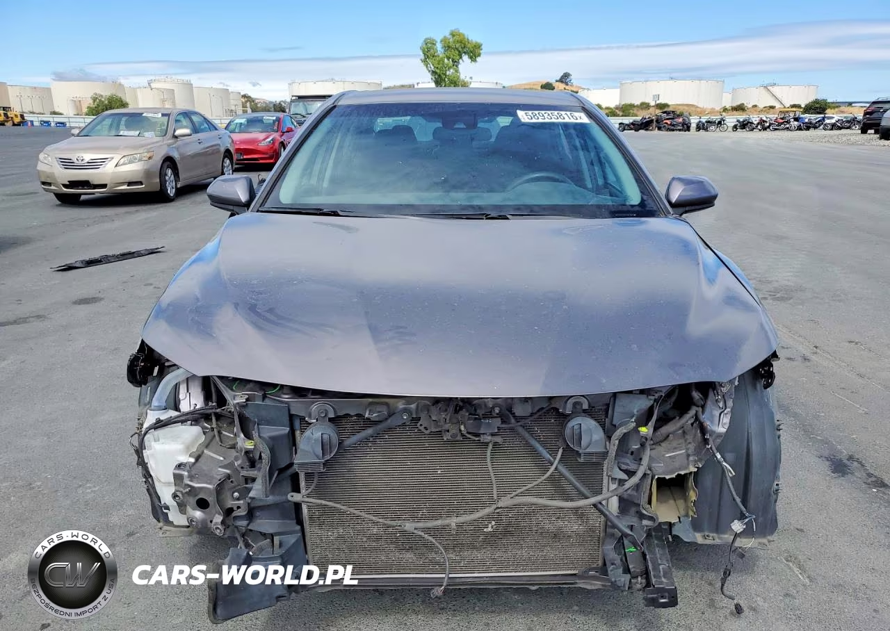 2018 Toyota Camry Le VIN:4T1B11HK5JU054305 - 5