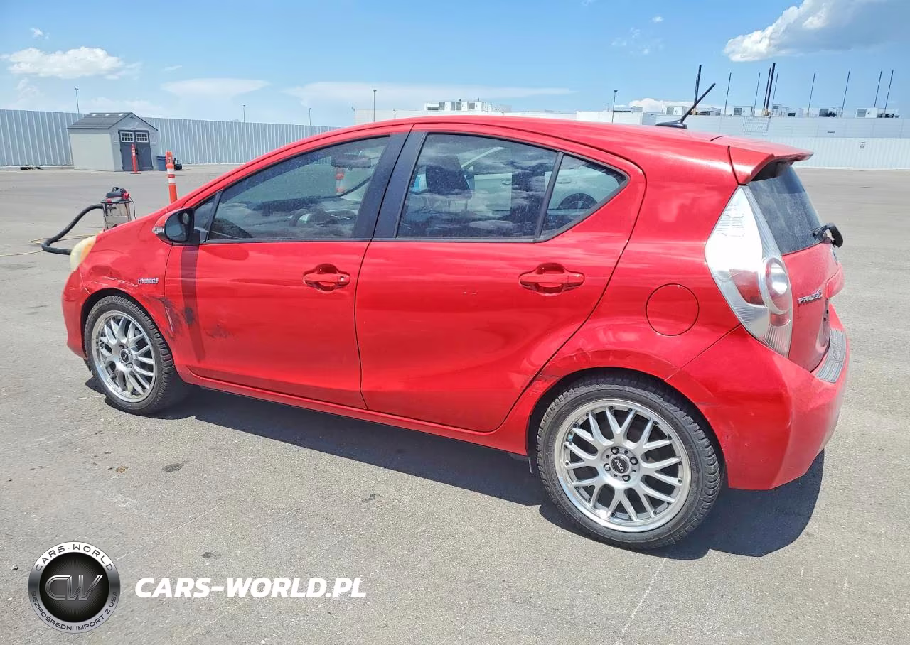 2012 Toyota Prius C Three VIN:JTDKDTB37C1004857 - 2