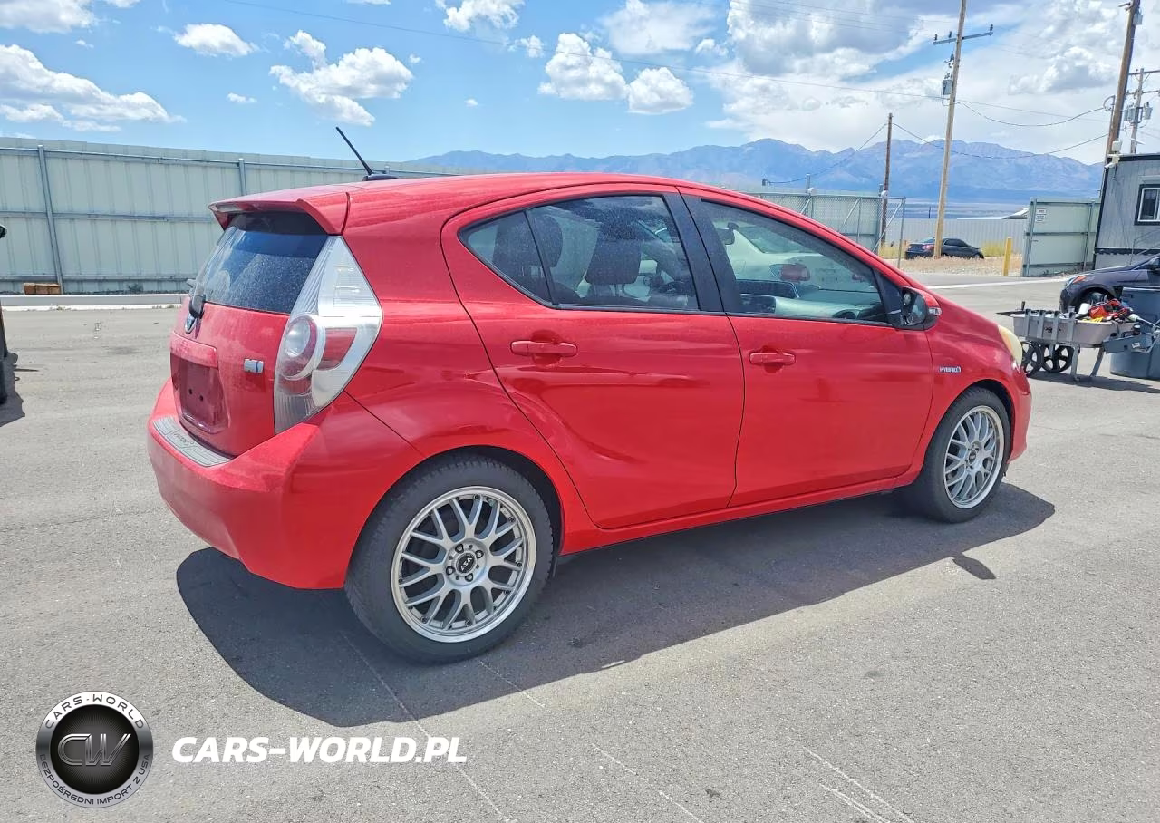 2012 Toyota Prius C Three VIN:JTDKDTB37C1004857 - 3