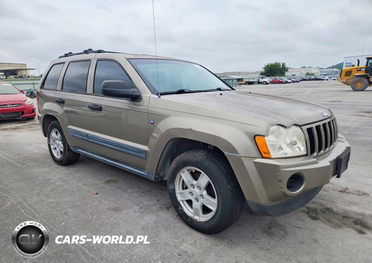 2005 Jeep Grand Cherokee Laredo VIN:1J4GR48K85C640703 - 4