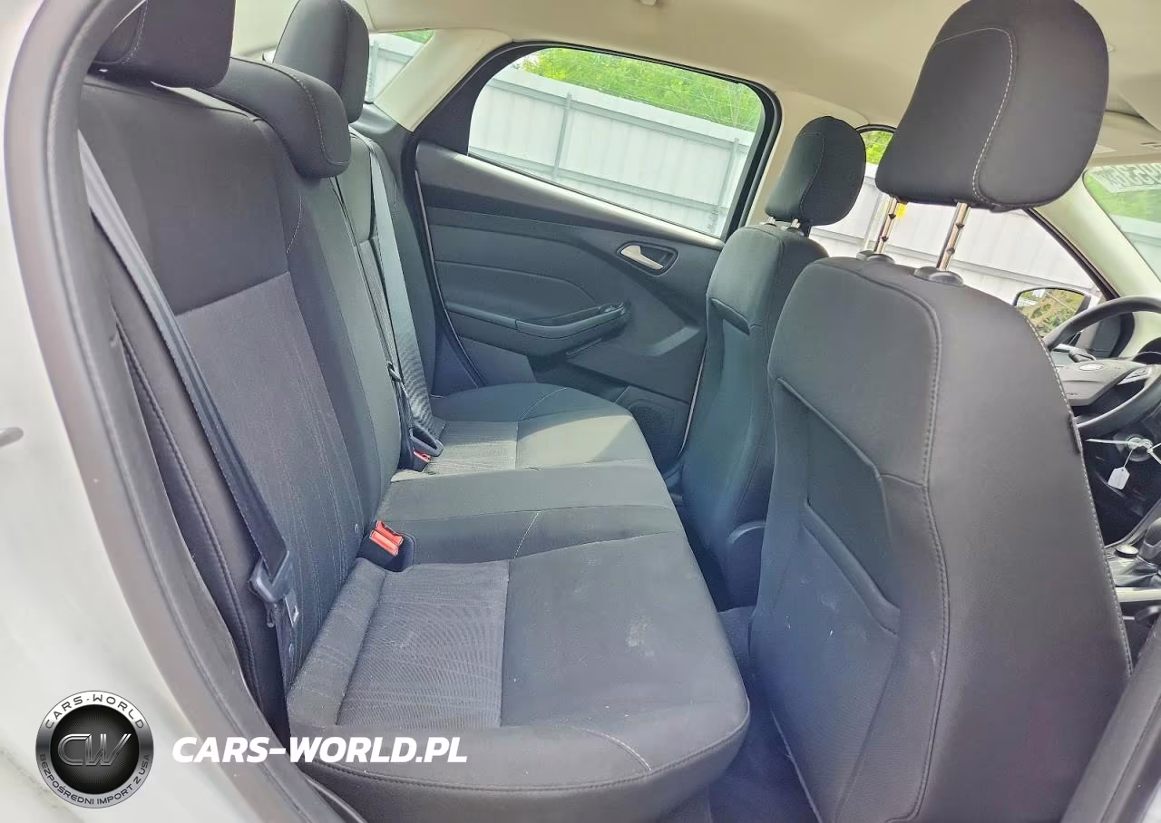 2018 Ford Focus Se VIN:1FADP3F22JL236937 - 10