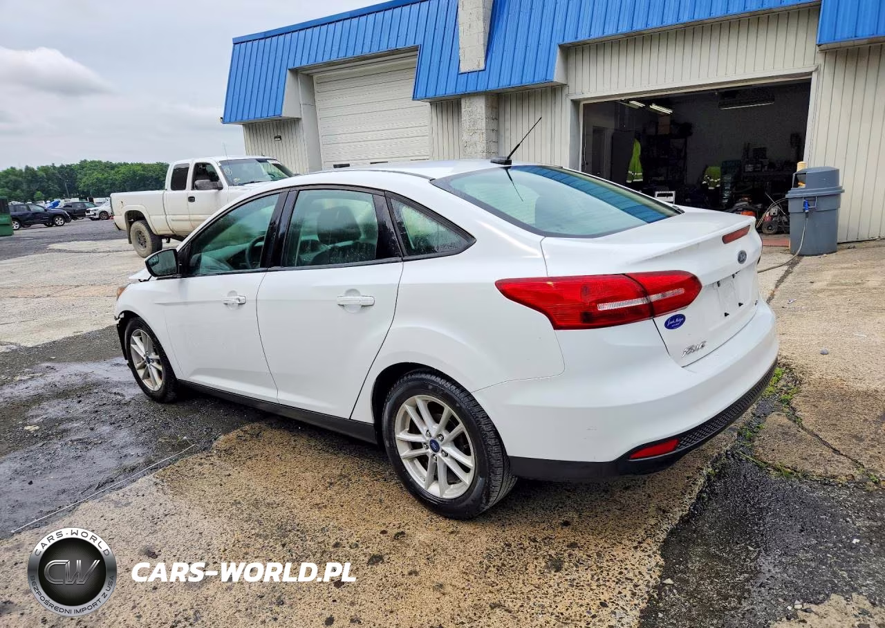 2018 Ford Focus Se VIN:1FADP3F22JL236937 - 2