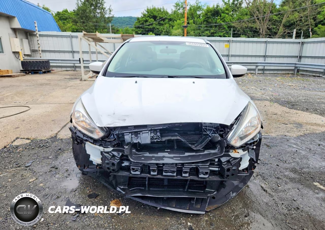 2018 Ford Focus Se VIN:1FADP3F22JL236937 - 5