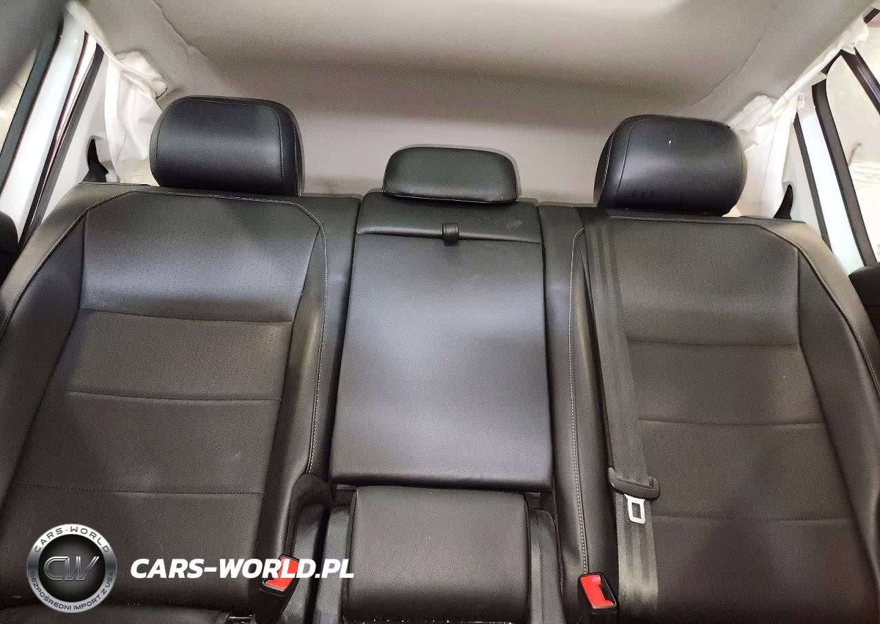 2018 Volkswagen Tiguan VIN:3VV2B7AX7JM151831 - 10