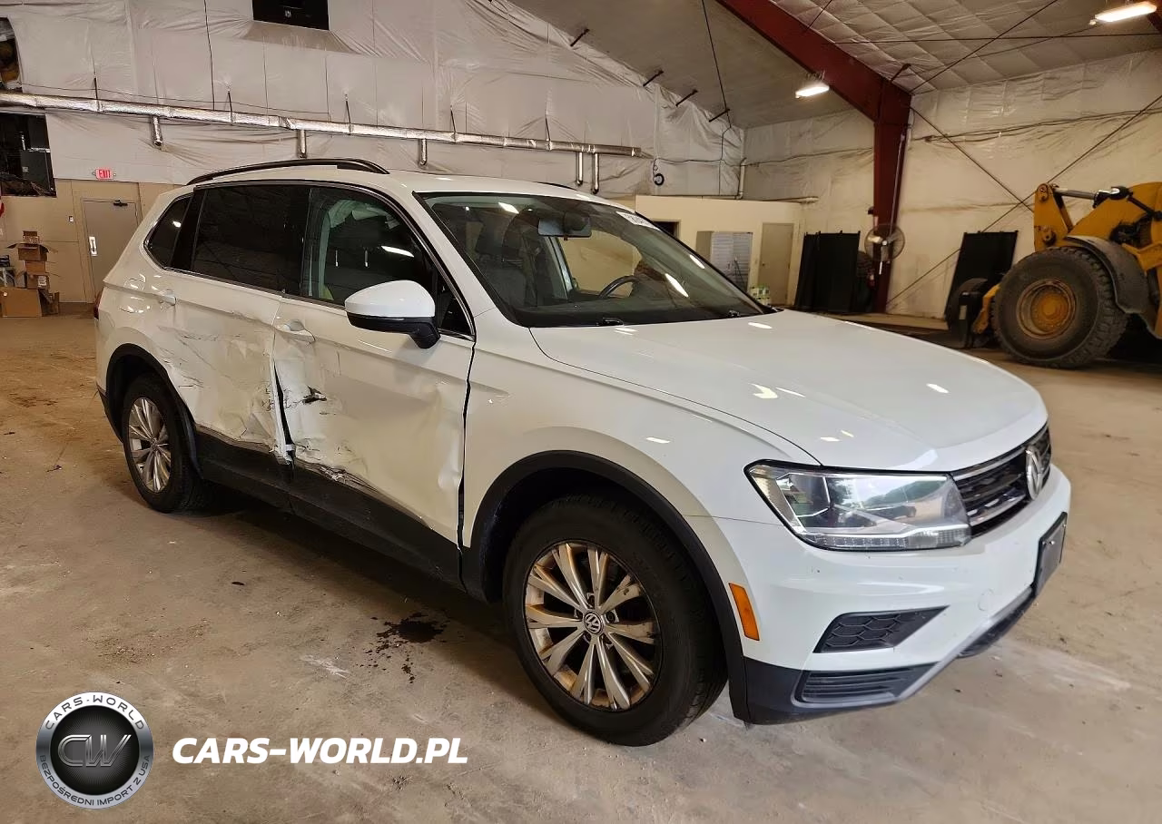 2018 Volkswagen Tiguan VIN:3VV2B7AX7JM151831 - 4