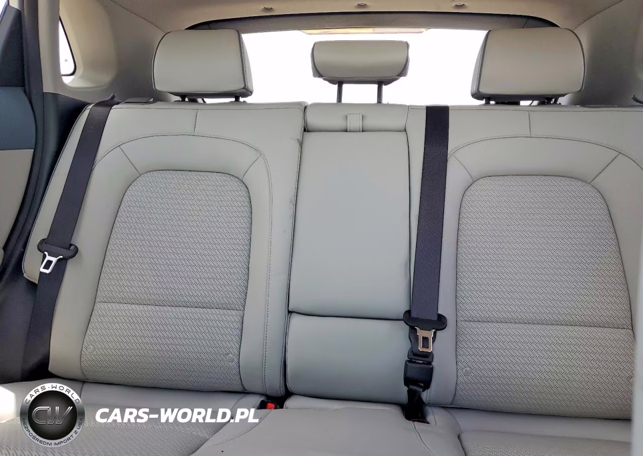 2021 Hyundai Kona Limited VIN:KM8K33AG0MU108528 - 10