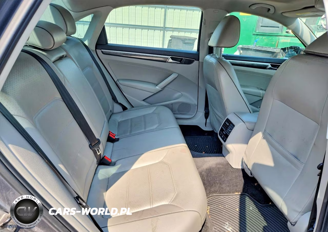 2016 Volkswagen Passat 2.0T Wagon Luxury VIN:1VWBT7A31GC070209 - 10