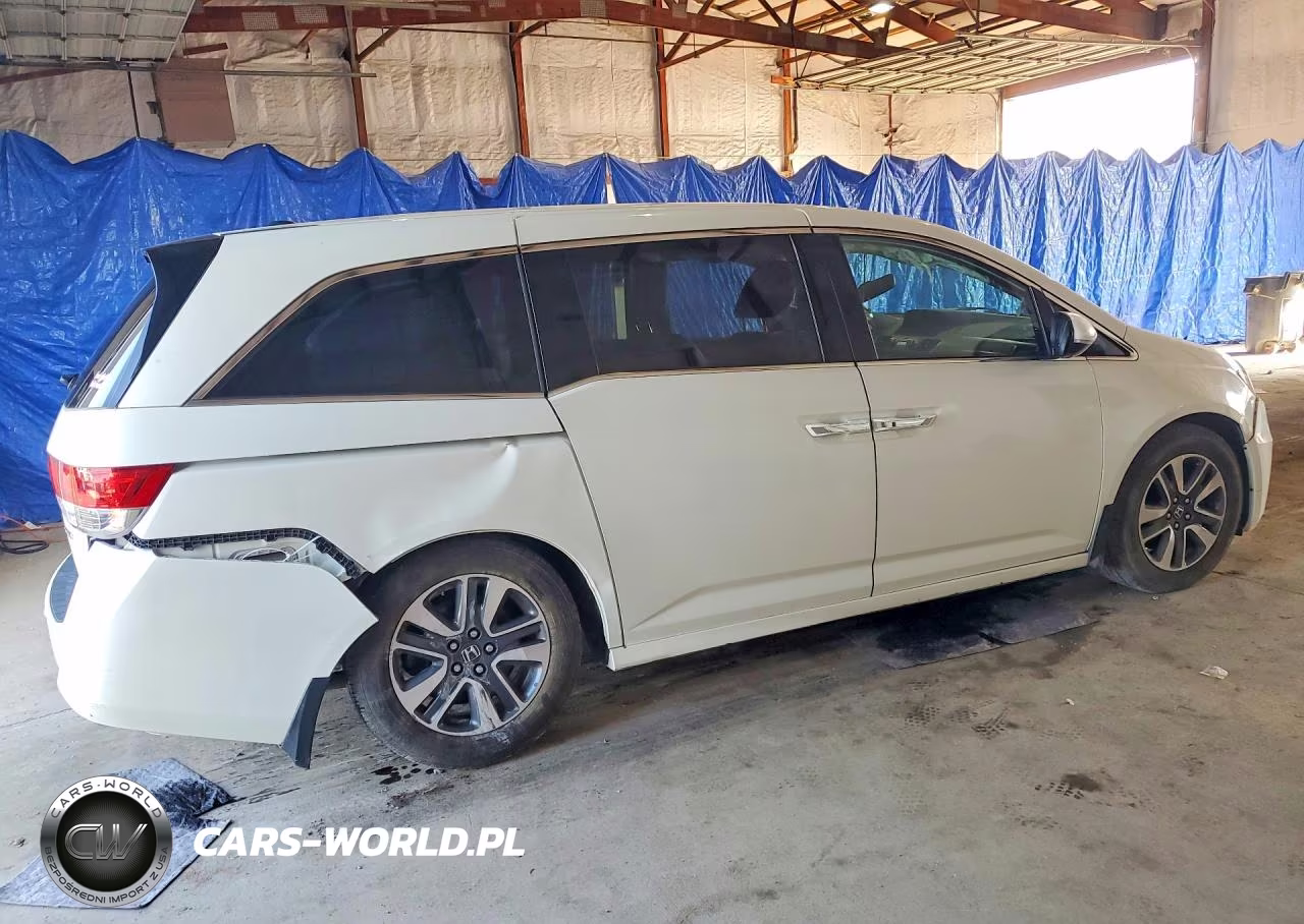 2015 Honda Odyssey Touring VIN:5FNRL5H91FB015048 - 3