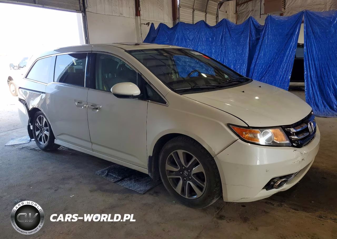 2015 Honda Odyssey Touring VIN:5FNRL5H91FB015048 - 4