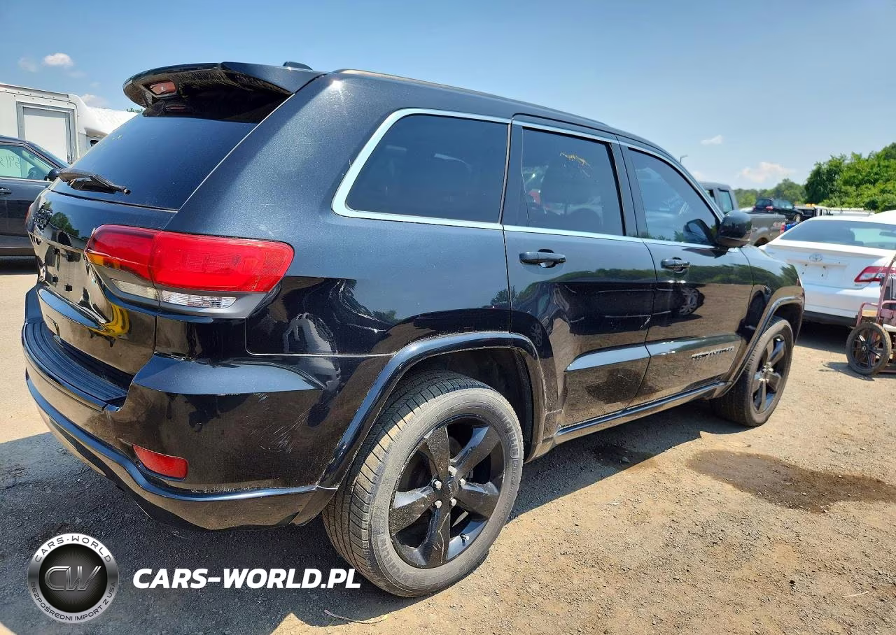 2014 Jeep Grand Cherokee Laredo VIN:1C4RJFAGXEC517220 - 3