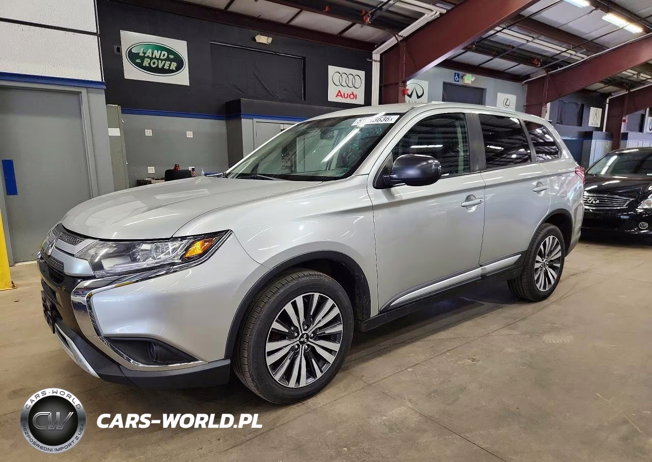 2020 Mitsubishi Outlander Se – zdjęcie 1 z 13
