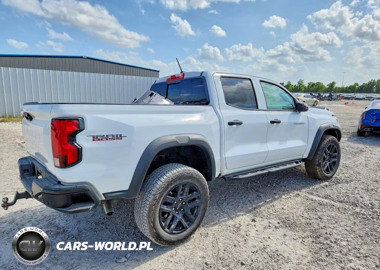 2024 Chevrolet Colorado Trail Boss VIN:1GCPTEEK9R1266881 - 3
