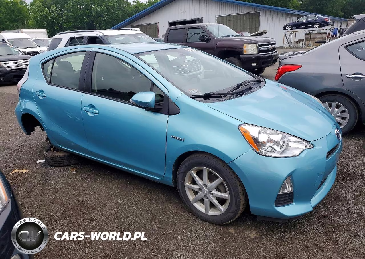 2013 Toyota Prius C Three VIN:JTDKDTB32D1043986 - 4