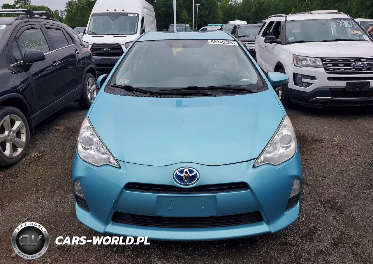 2013 Toyota Prius C Three VIN:JTDKDTB32D1043986 - 5