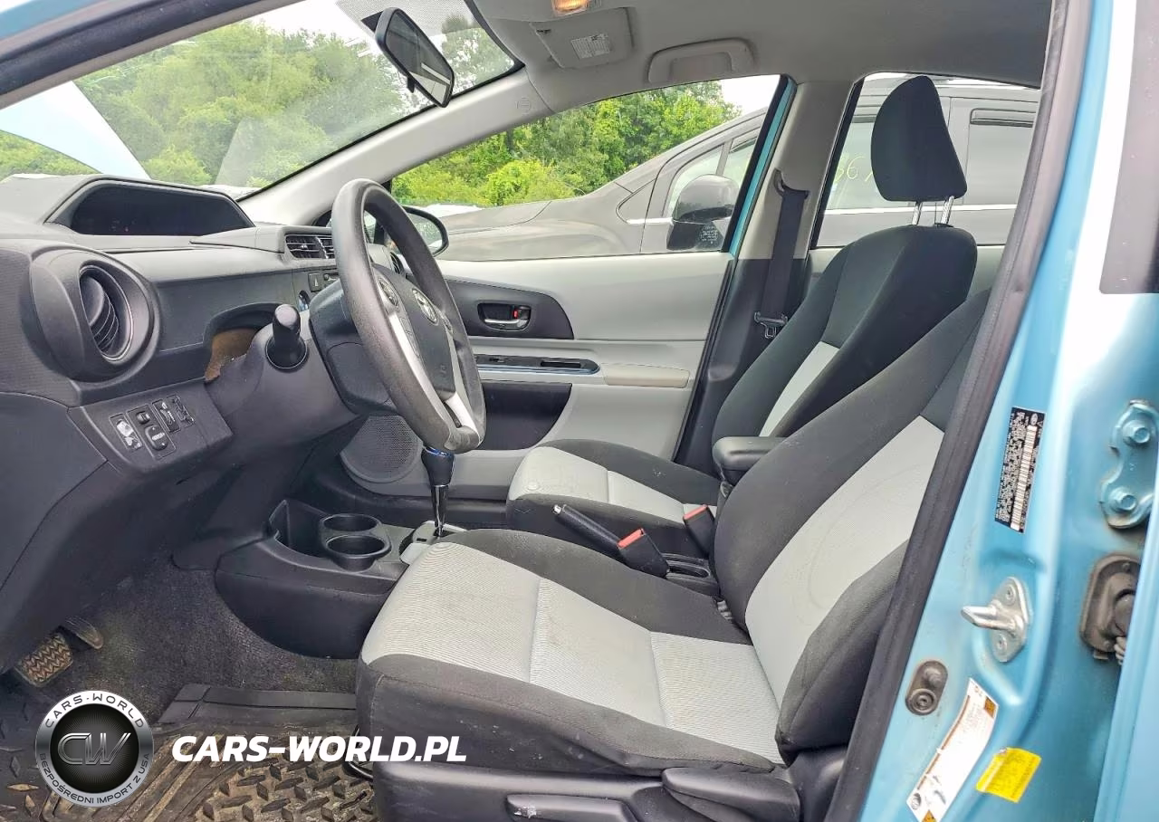 2013 Toyota Prius C Three VIN:JTDKDTB32D1043986 - 7
