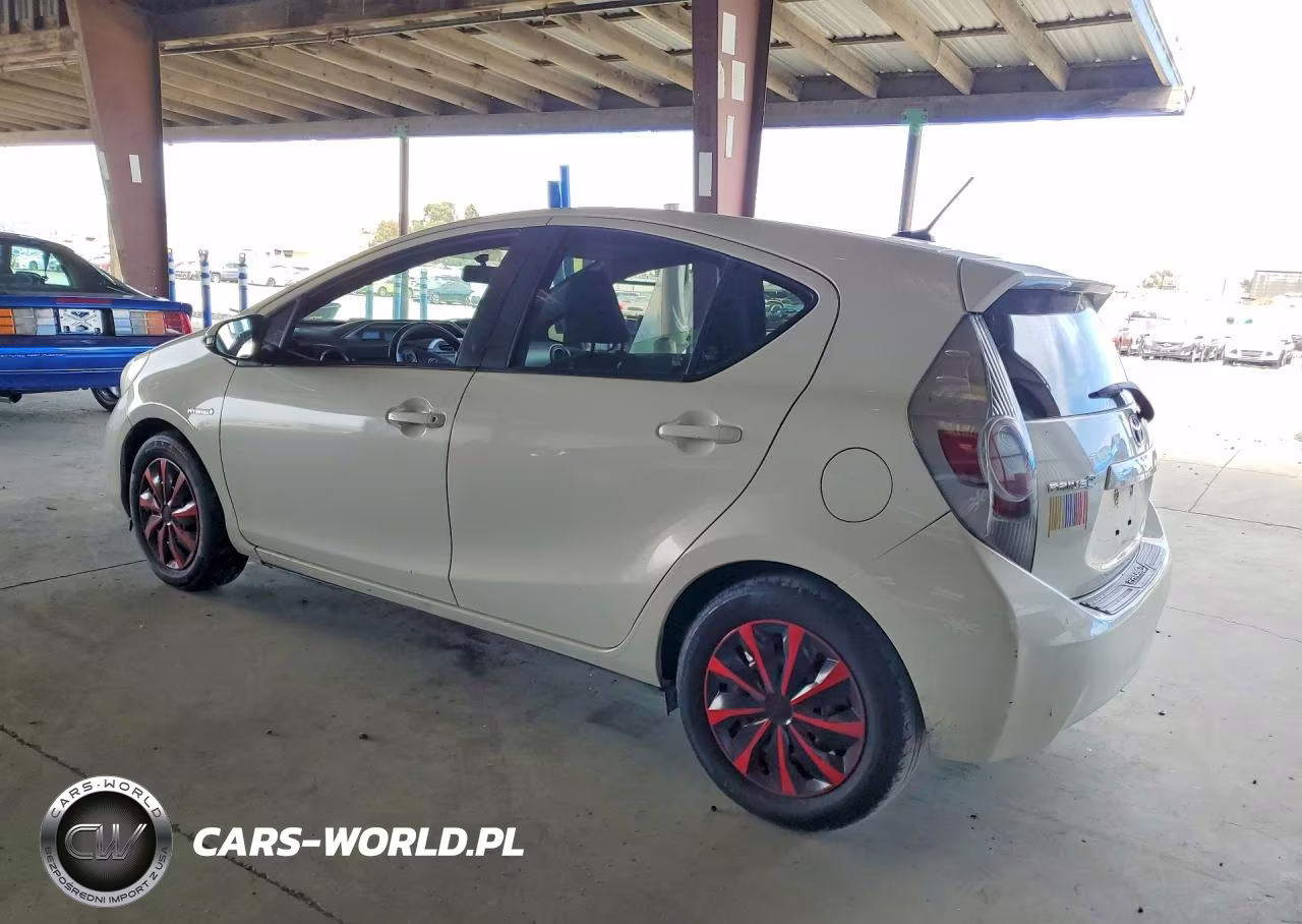 2012 Toyota Prius C Three VIN:JTDKDTB36C1505142 - 2