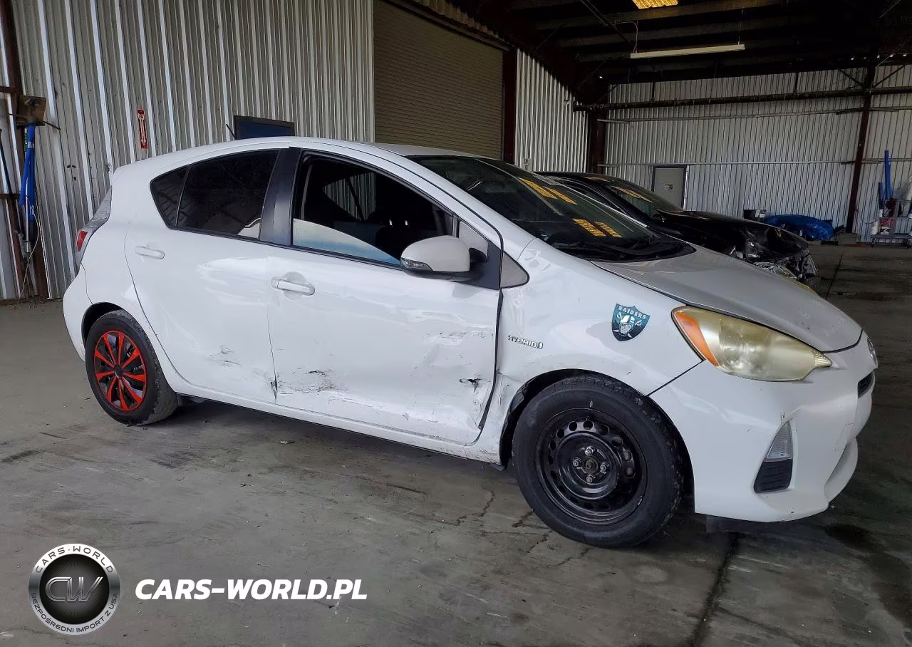 2012 Toyota Prius C Three VIN:JTDKDTB36C1505142 - 4