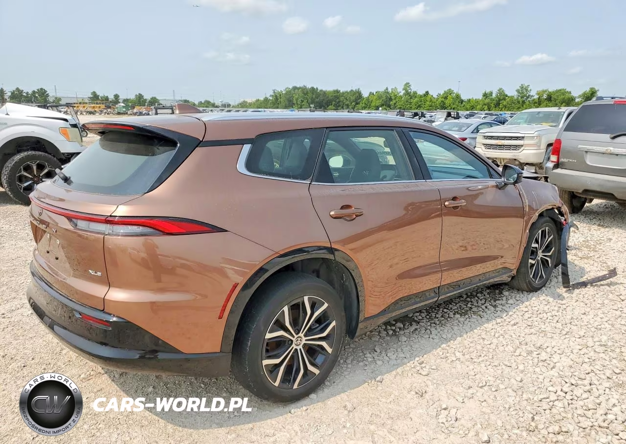 2025 Toyota Crown Signia Xle VIN:JTDACAAJ4S3000173 - 3
