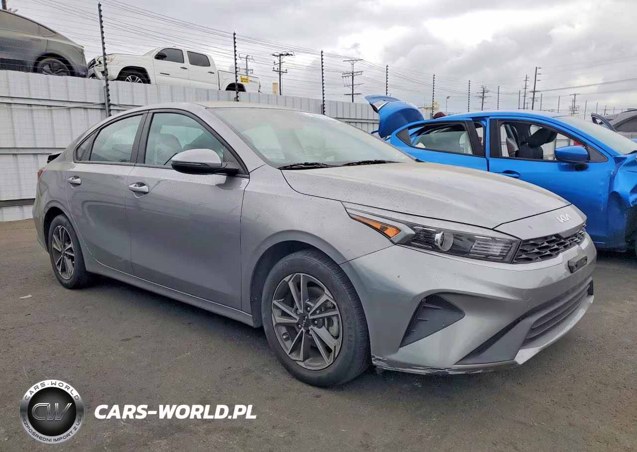 2023 Kia Forte Lxs VIN:3KPF24AD9PE683069 - 4