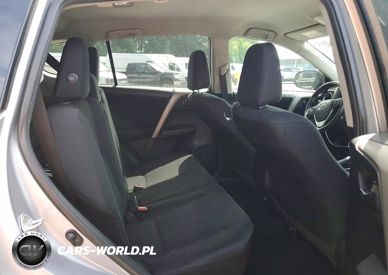 2018 Toyota Rav4 Le VIN:2T3BFREV5JW723615 - 11