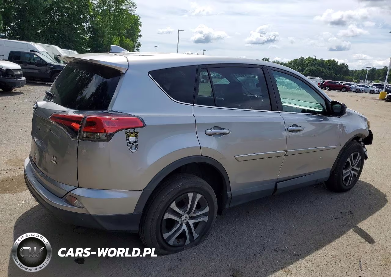 2018 Toyota Rav4 Le VIN:2T3BFREV5JW723615 - 3