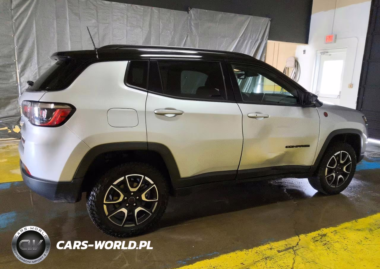 2025 Jeep Compass Trailhawk VIN:3C4NJDDN3ST532784 - 3