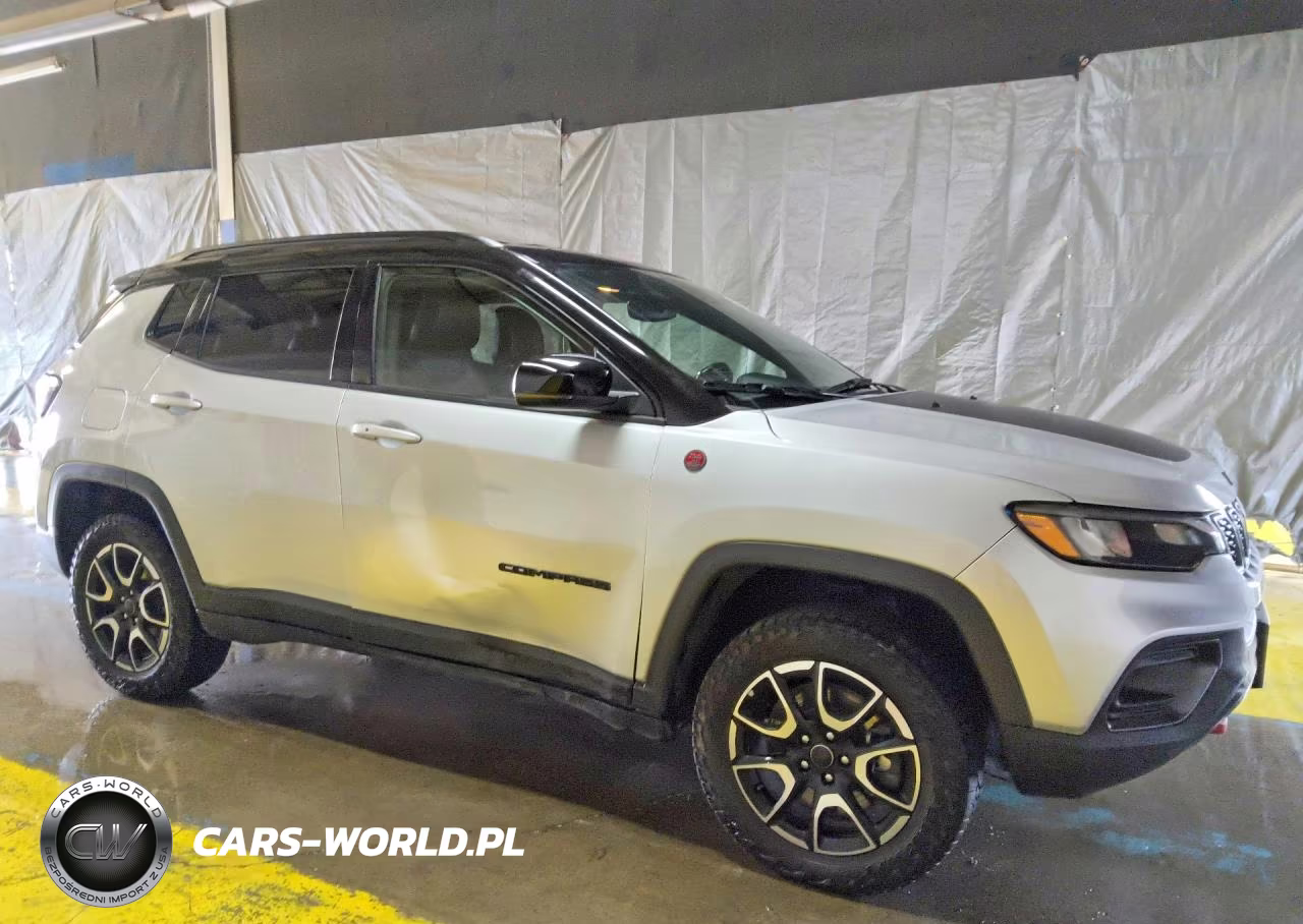2025 Jeep Compass Trailhawk VIN:3C4NJDDN3ST532784 - 4