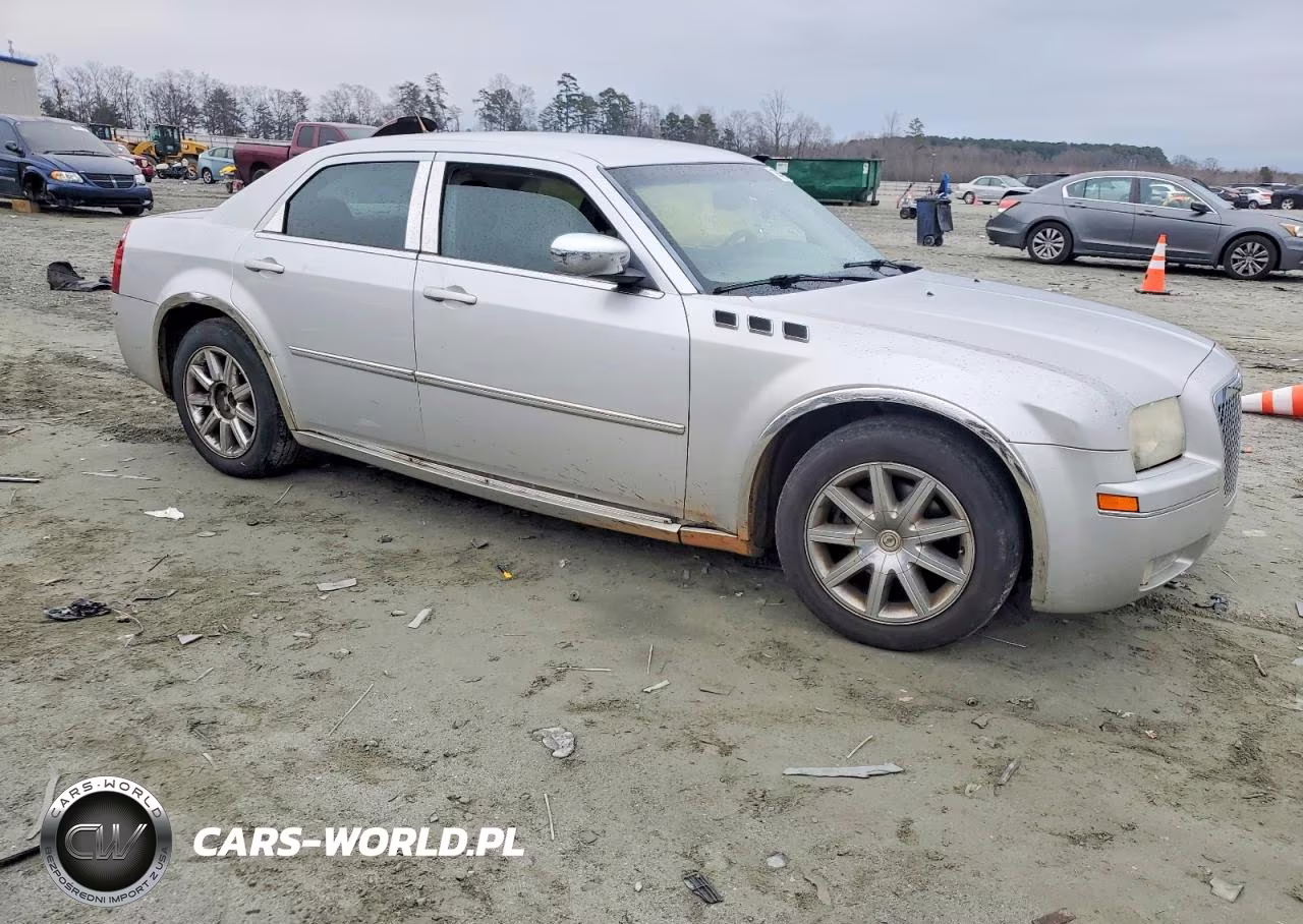 2008 Chrysler 300 Touring VIN:2C3LA53G28H165317 - 4
