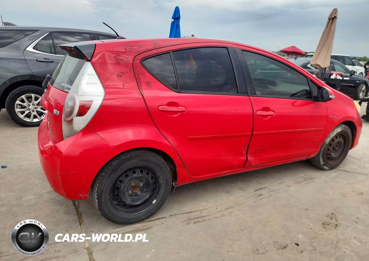 2014 Toyota Prius C One VIN:JTDKDTB39E1558985 - 3