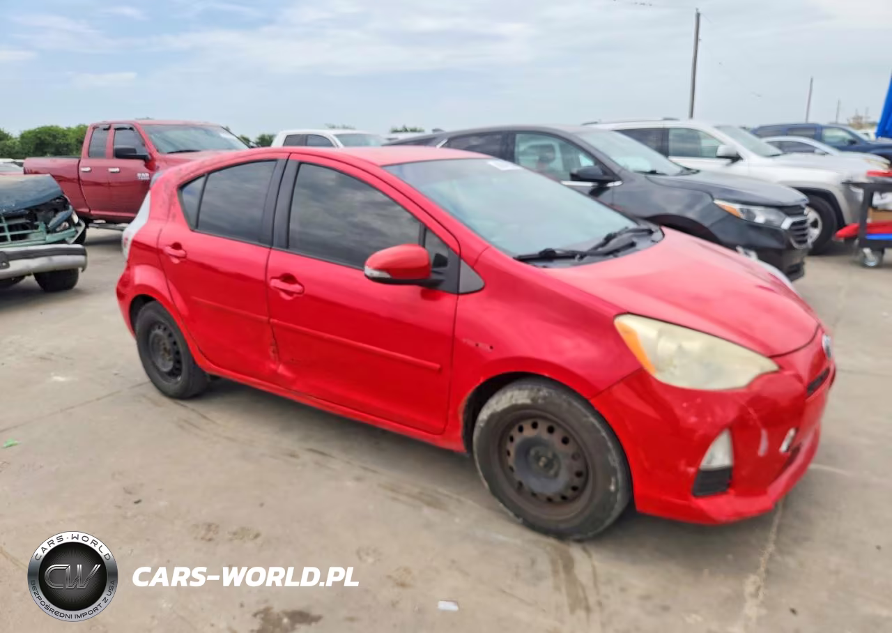 2014 Toyota Prius C One VIN:JTDKDTB39E1558985 - 4