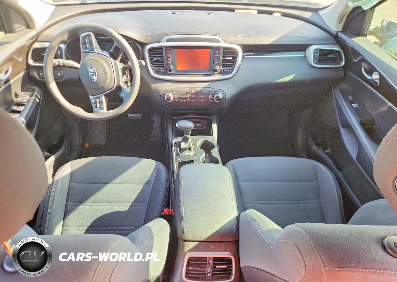 2019 Kia Sorento L VIN:5XYPG4A33KG579721 - 8