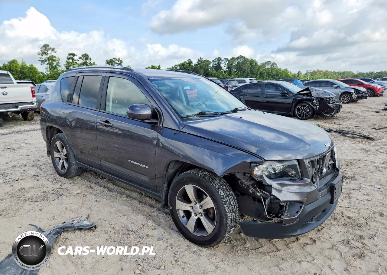2017 Jeep Compass Latitude VIN:1C4NJDEB9HD126981 - 4