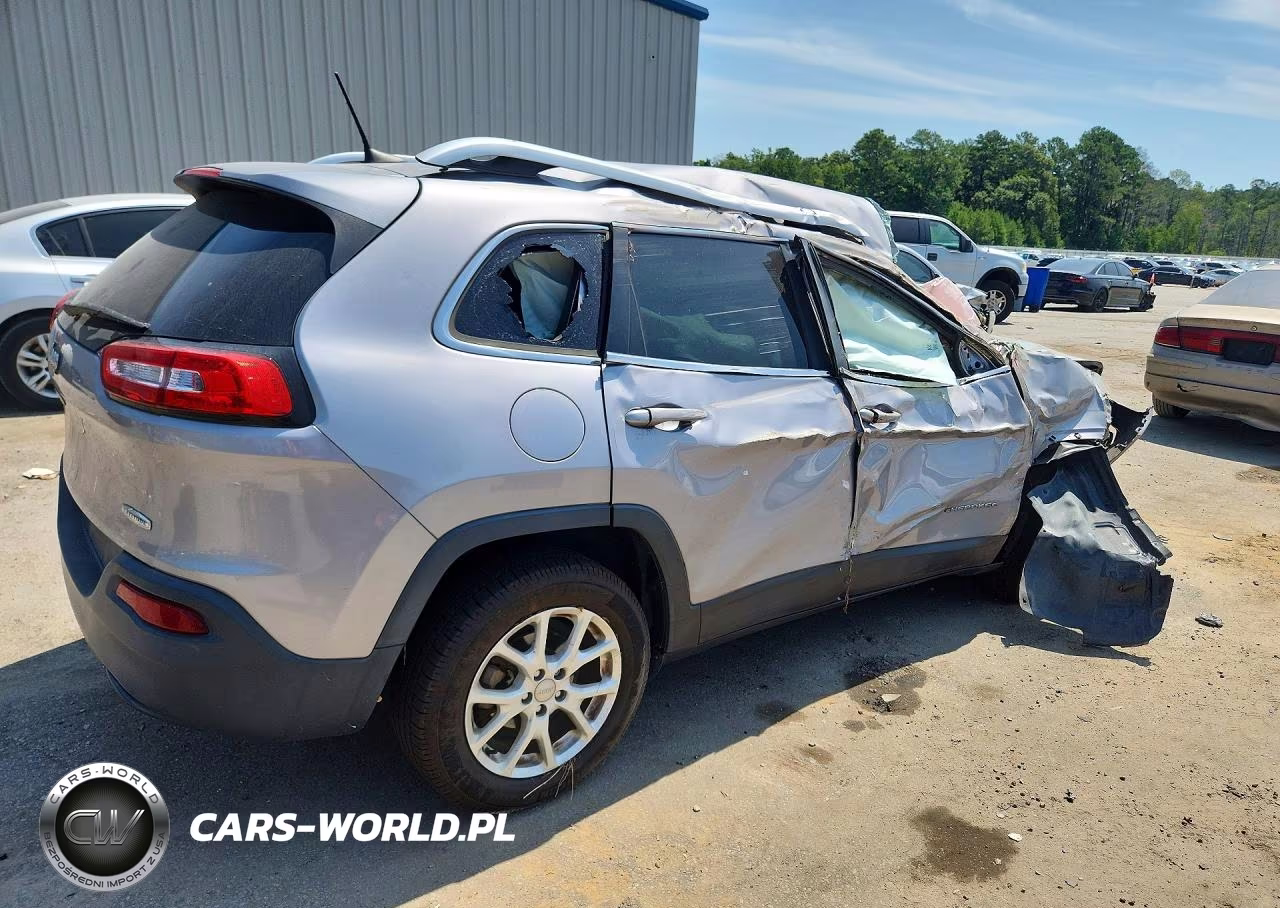 2018 Jeep Cherokee Latitude Plus VIN:1C4PJLLB5JD504158 - 3