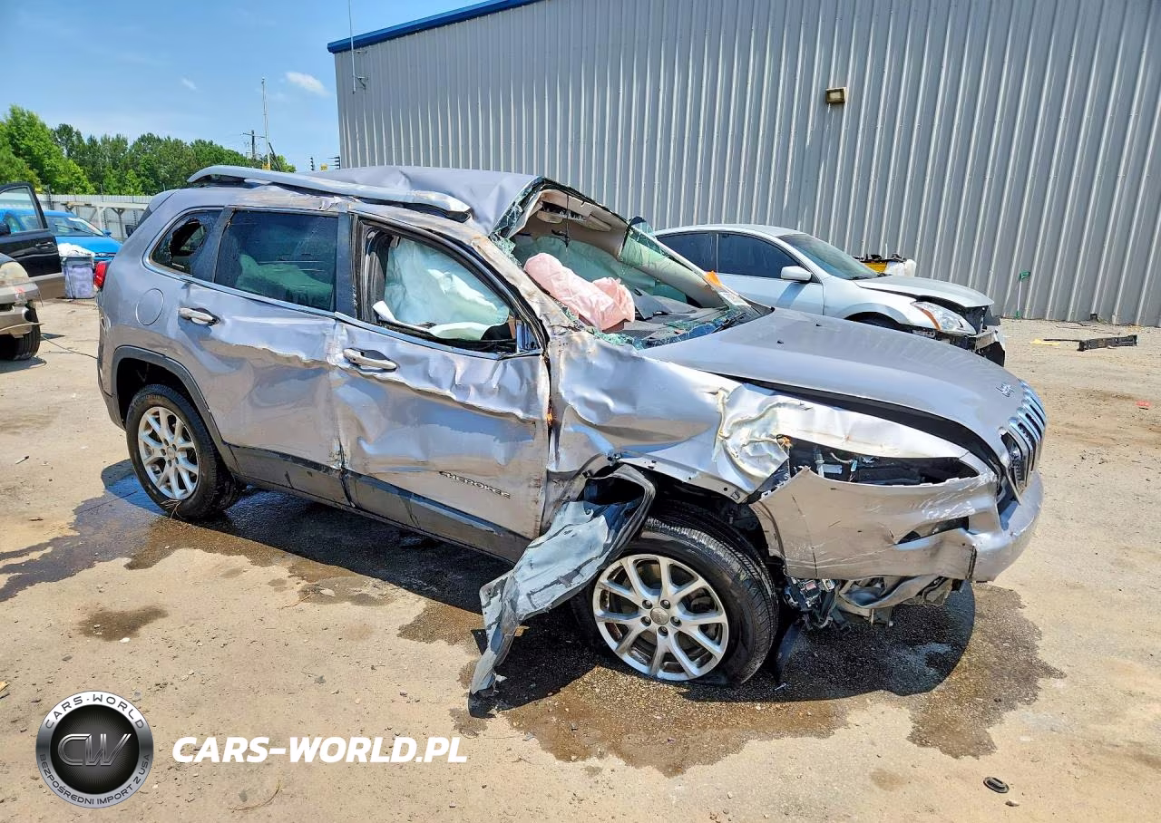 2018 Jeep Cherokee Latitude Plus VIN:1C4PJLLB5JD504158 - 4