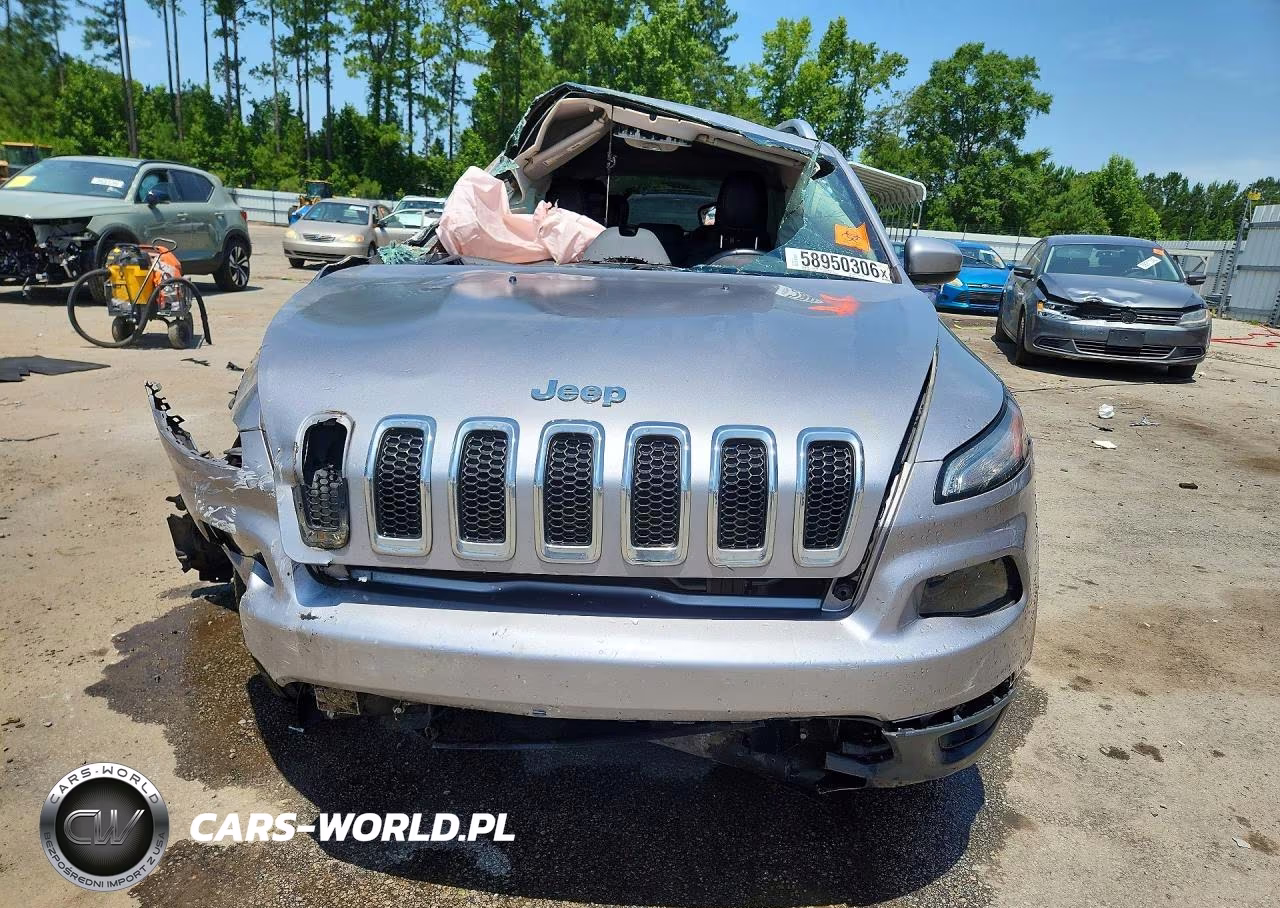 2018 Jeep Cherokee Latitude Plus VIN:1C4PJLLB5JD504158 - 5