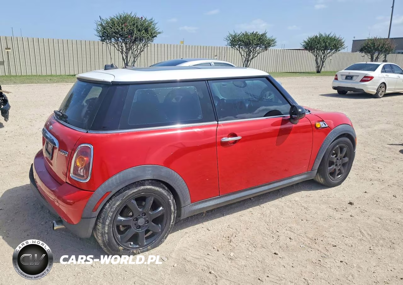 2008 Mini Cooper VIN:WMWMF33538TU66053 - 3