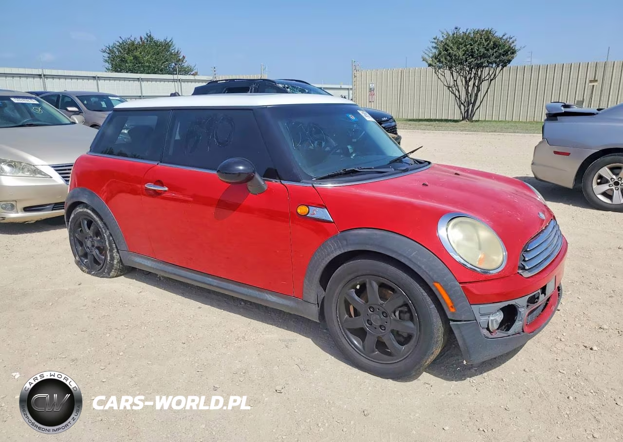 2008 Mini Cooper VIN:WMWMF33538TU66053 - 4