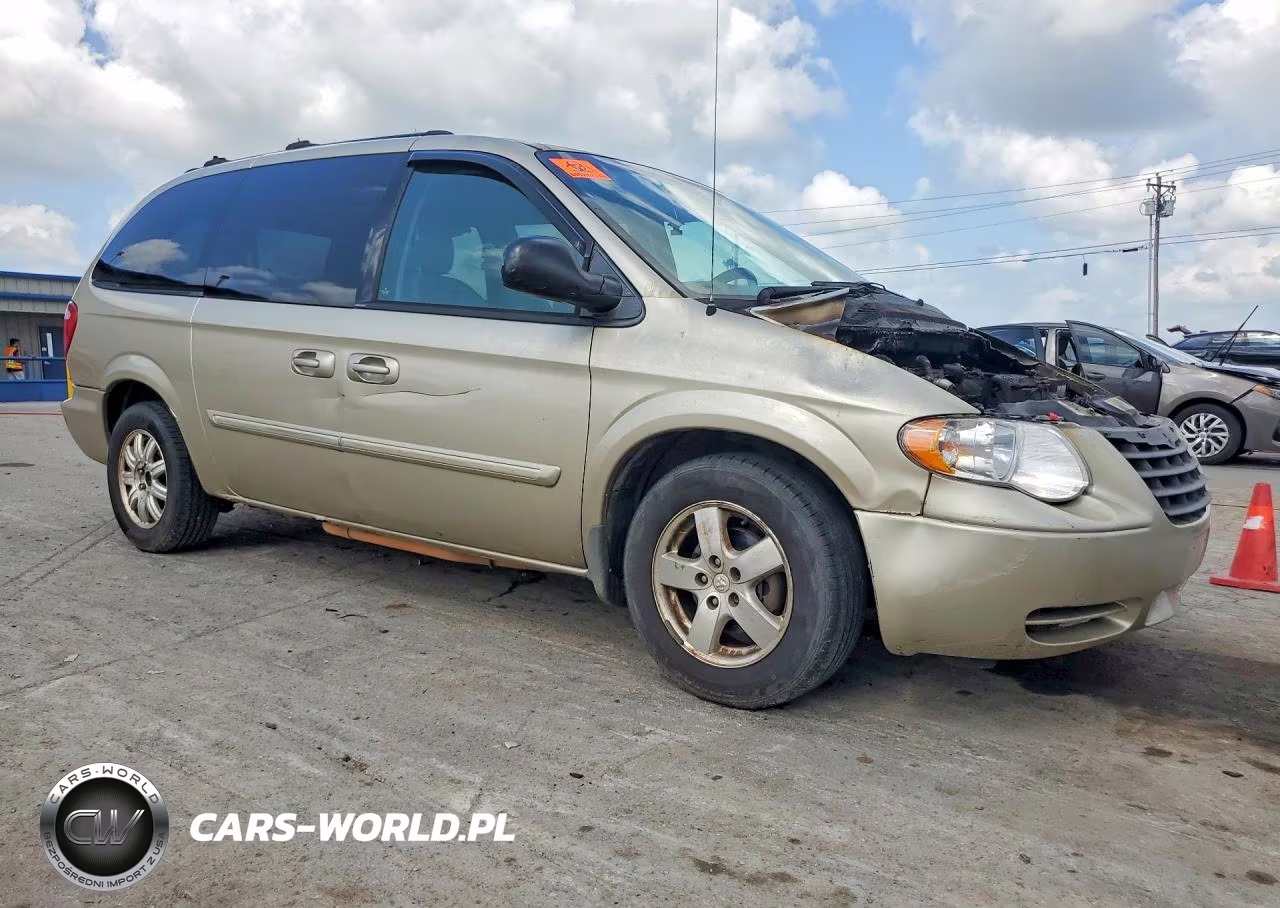 2005 Chrysler Town & Country Touring VIN:2C4GP54L85R499669 - 4