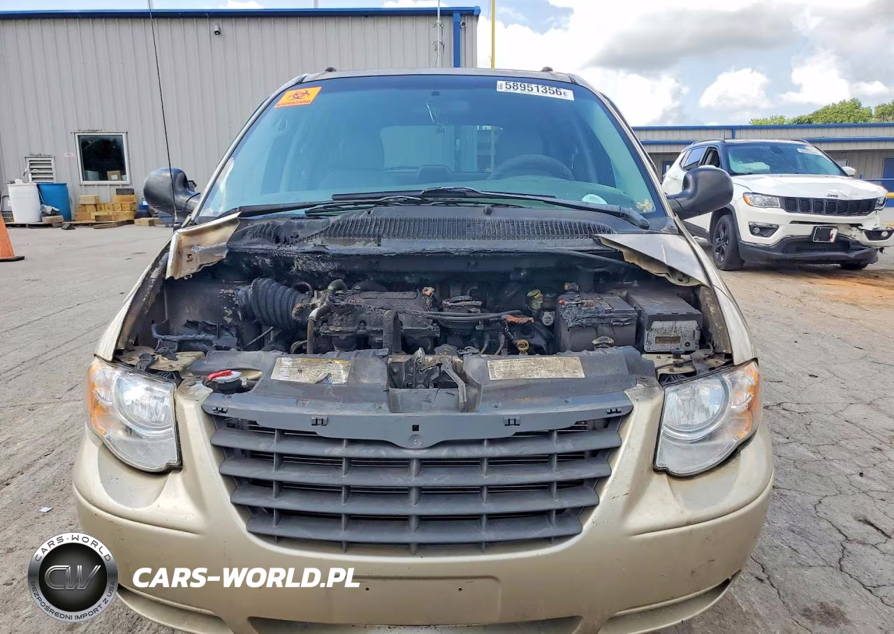 2005 Chrysler Town & Country Touring VIN:2C4GP54L85R499669 - 5